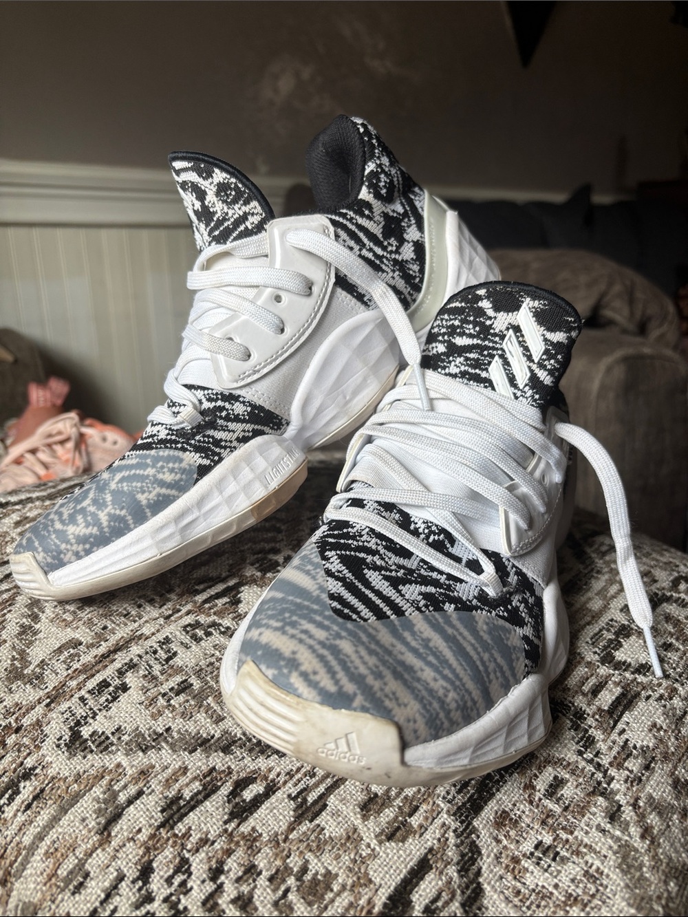 adidas Men's White and Black Knit Pattern Basketball Sneakers